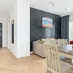 Spacious Two Bedroom With Underground Parking By Renters