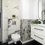 Spacious Two Bedroom With Underground Parking By Renters