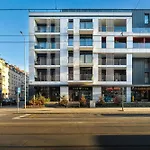 Spacious Two Bedroom With Underground Parking By Renters