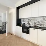 شقة Spacious Two Bedroom With Underground Parking By Renters بوزنان