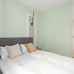 Spacious Two Bedroom With Underground Parking By Renters شقة بوزنان