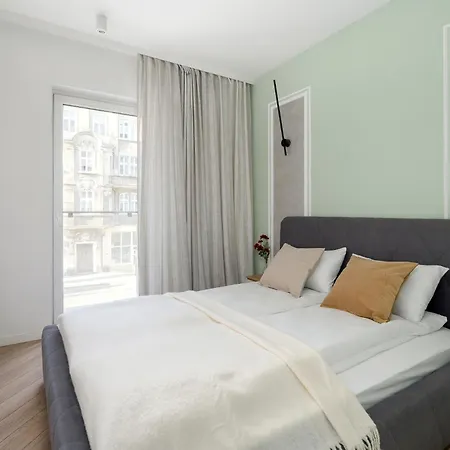 شقة Spacious Two Bedroom With Underground Parking By Renters *