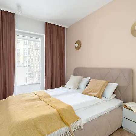 Spacious Two Bedroom With Underground Parking By Renters Apartamento