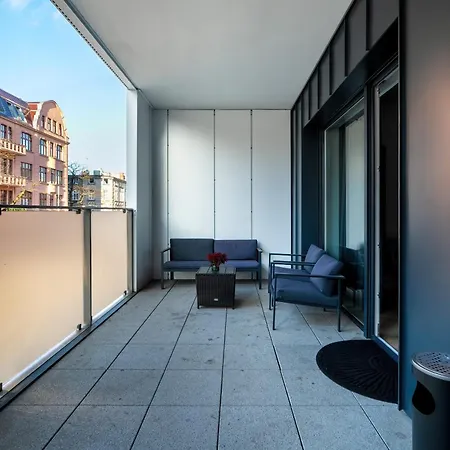 Spacious Two Bedroom With Underground Parking By Renters *
