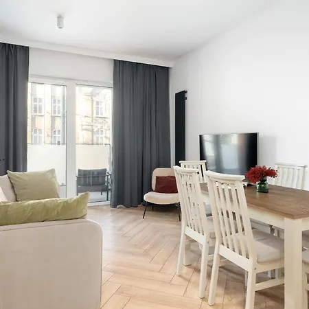 Apartament Spacious Two Bedroom With Underground Parking By Renters Poznań