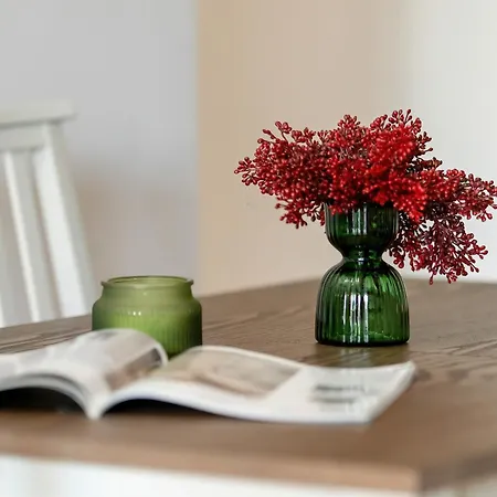 Spacious Two Bedroom With Underground Parking By Renters