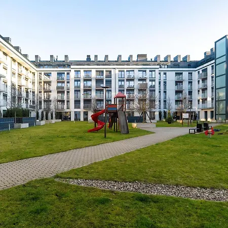 Spacious Two Bedroom With Underground Parking By Renters * Познань