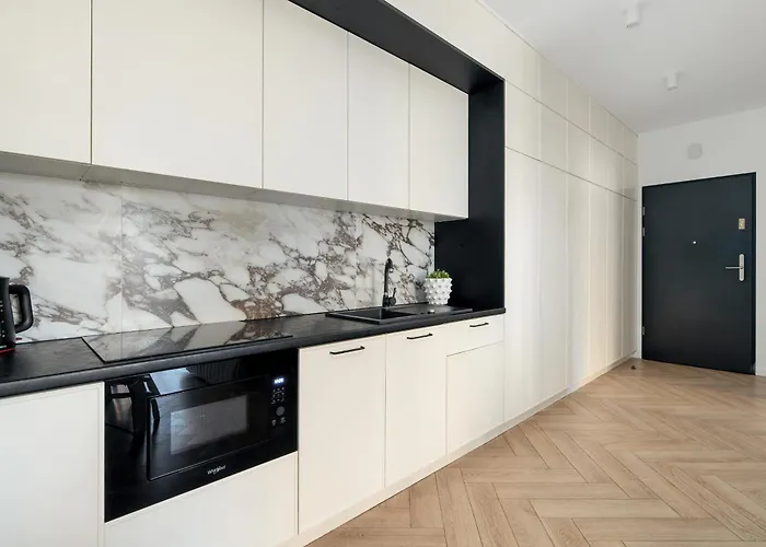 Spacious Two Bedroom With Underground Parking By Renters