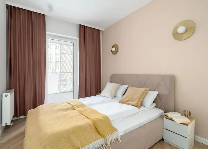 Spacious Two Bedroom With Underground Parking By Renters شقة