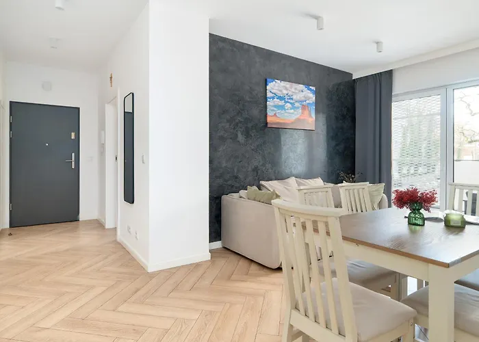 Spacious Two Bedroom With Underground Parking By Renters