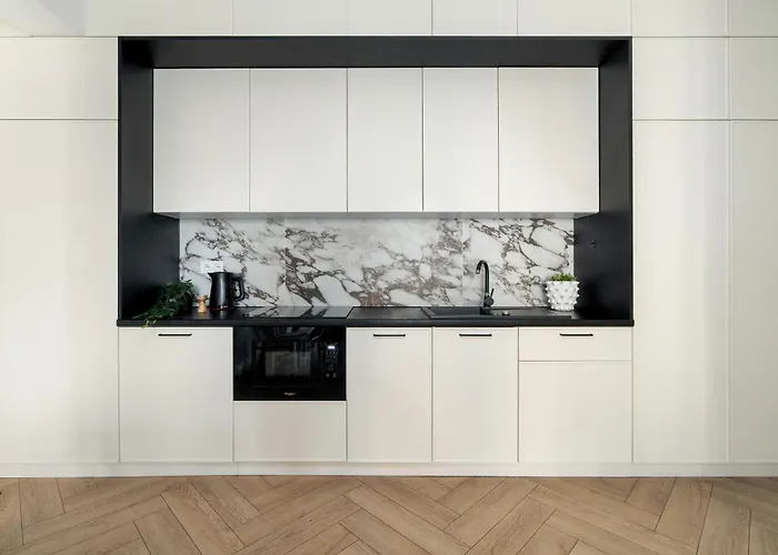 شقة Spacious Two Bedroom With Underground Parking By Renters *