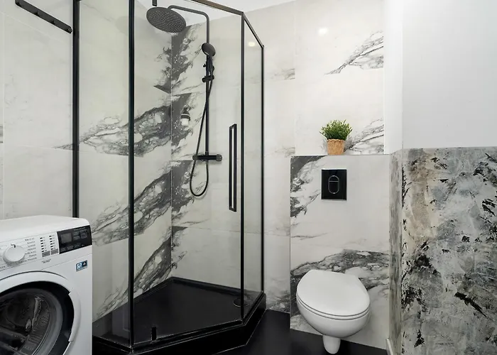 شقة Spacious Two Bedroom With Underground Parking By Renters *