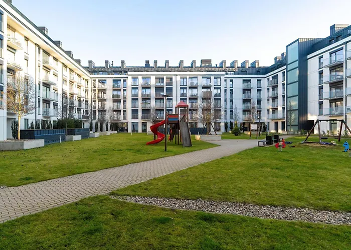 Spacious Two Bedroom With Underground Parking By Renters * بوزنان